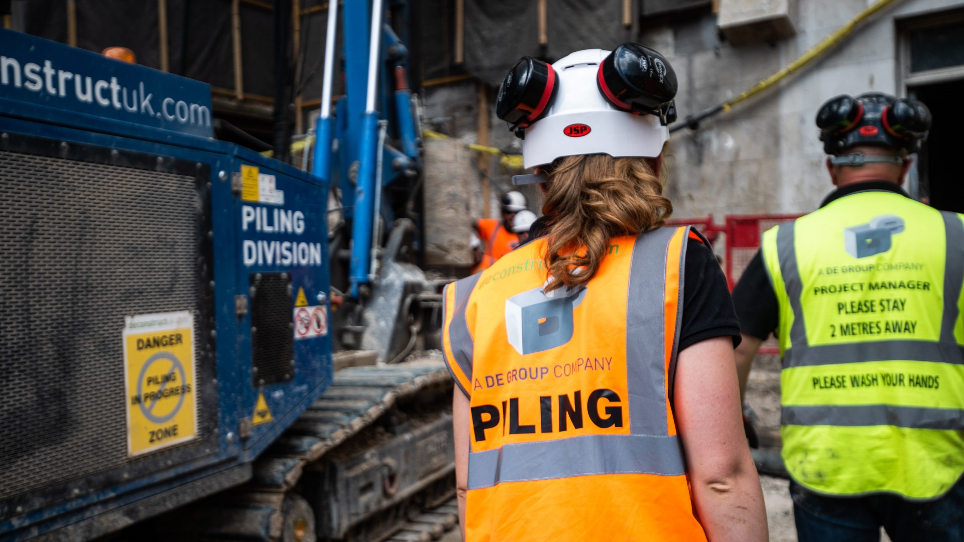 https://www.de-groupcontracting.com/wp-content/uploads/2023/05/piling-works-london-undeground_sticky.jpg